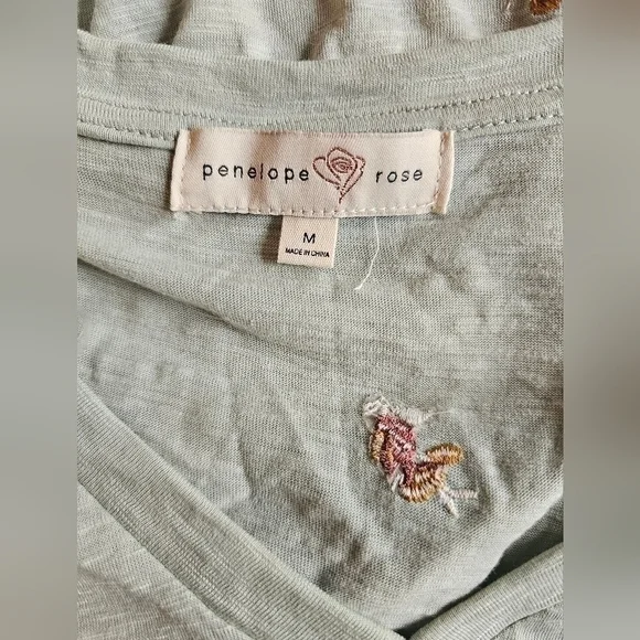 Penelope rose Floral top size medium - Picture 3 of 3